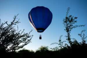 hot air ballon flying